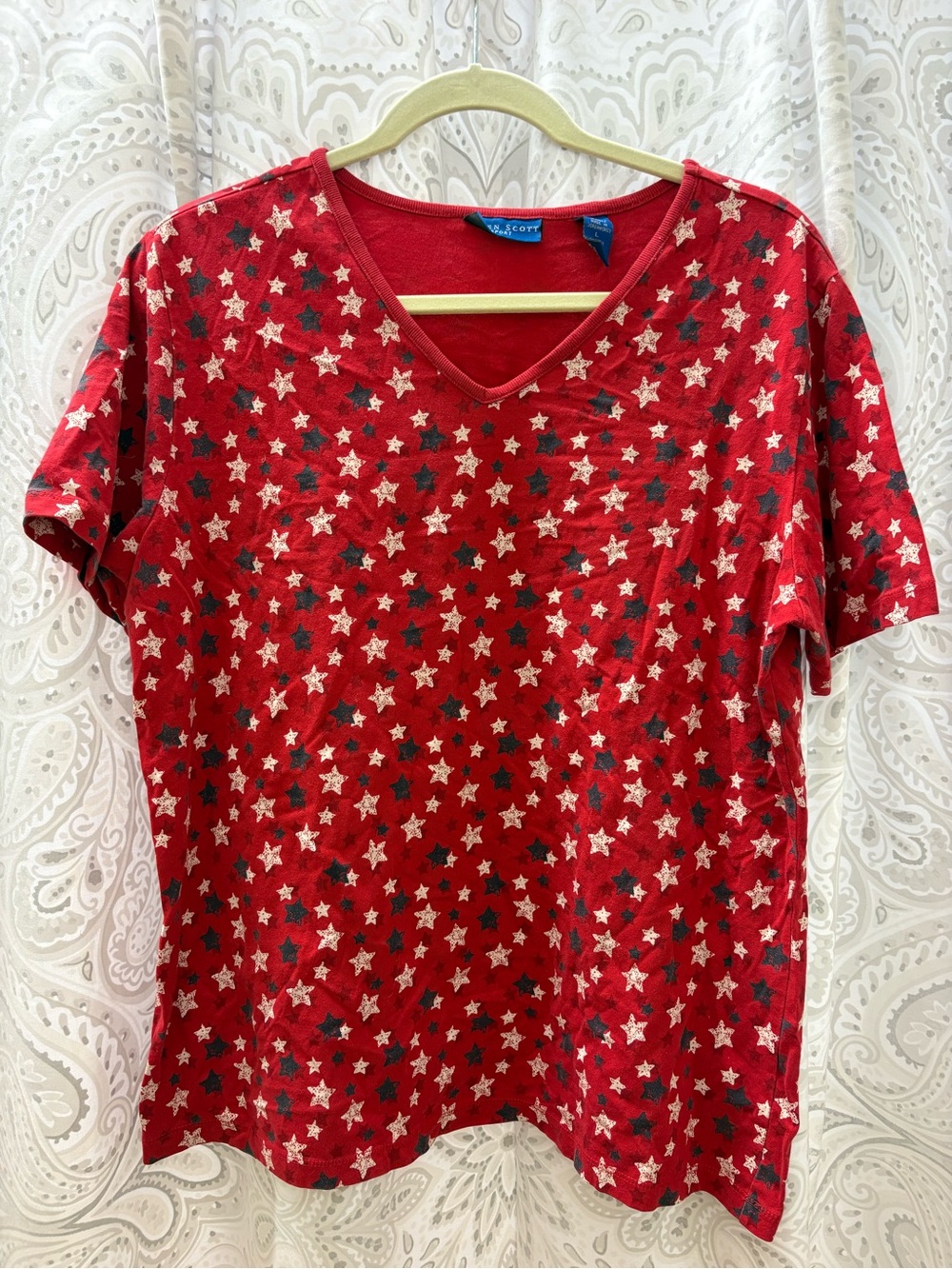 Karen Scott Sport V-Neck Short Sleeve Shirt Red with Stars Size Large